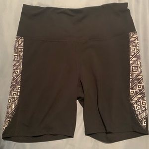 GAIAM Women's Black Shorts Size L